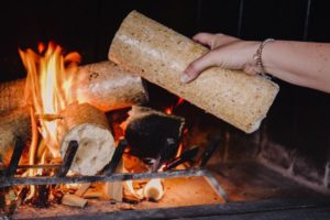 Bûches compressées de bois pour cheminée